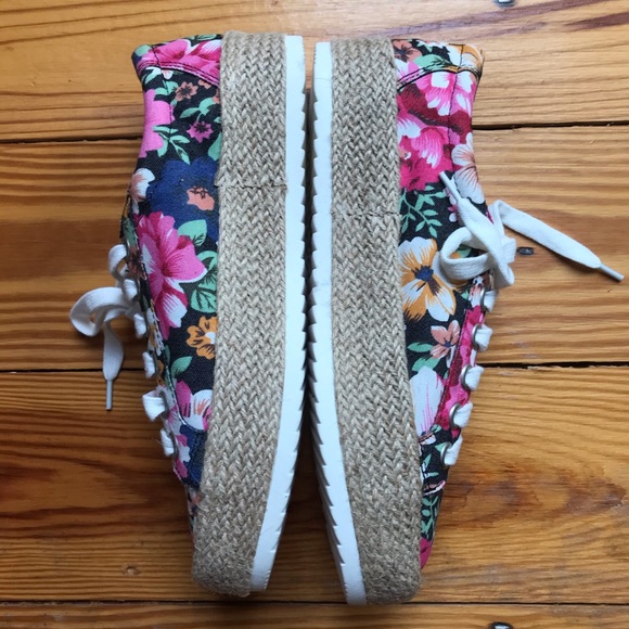 Soda Pink Floral Espadrilles Sneakers, NWOB, 8.5 - Picture 5 of 10